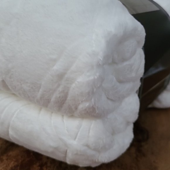 NWT Monte & Jardin Luxury Collection Ultra Plush Throw 60×70 Blanket - Picture 4 of 14